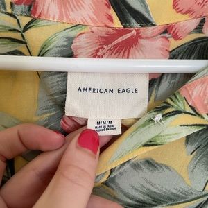 American Eagle Hawaiian Cropped T-shirt